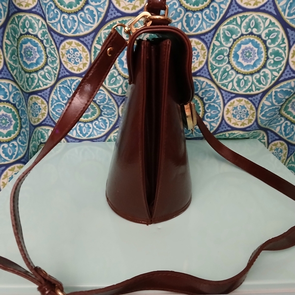 Chic Brown Crossbody Bag with Gold Crocodile detail. - Picture 4 of 16